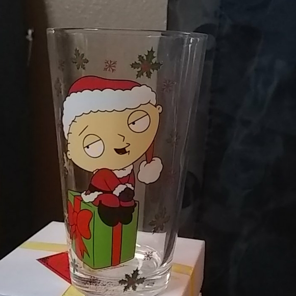 The Family Guy glass cup - Picture 2 of 8